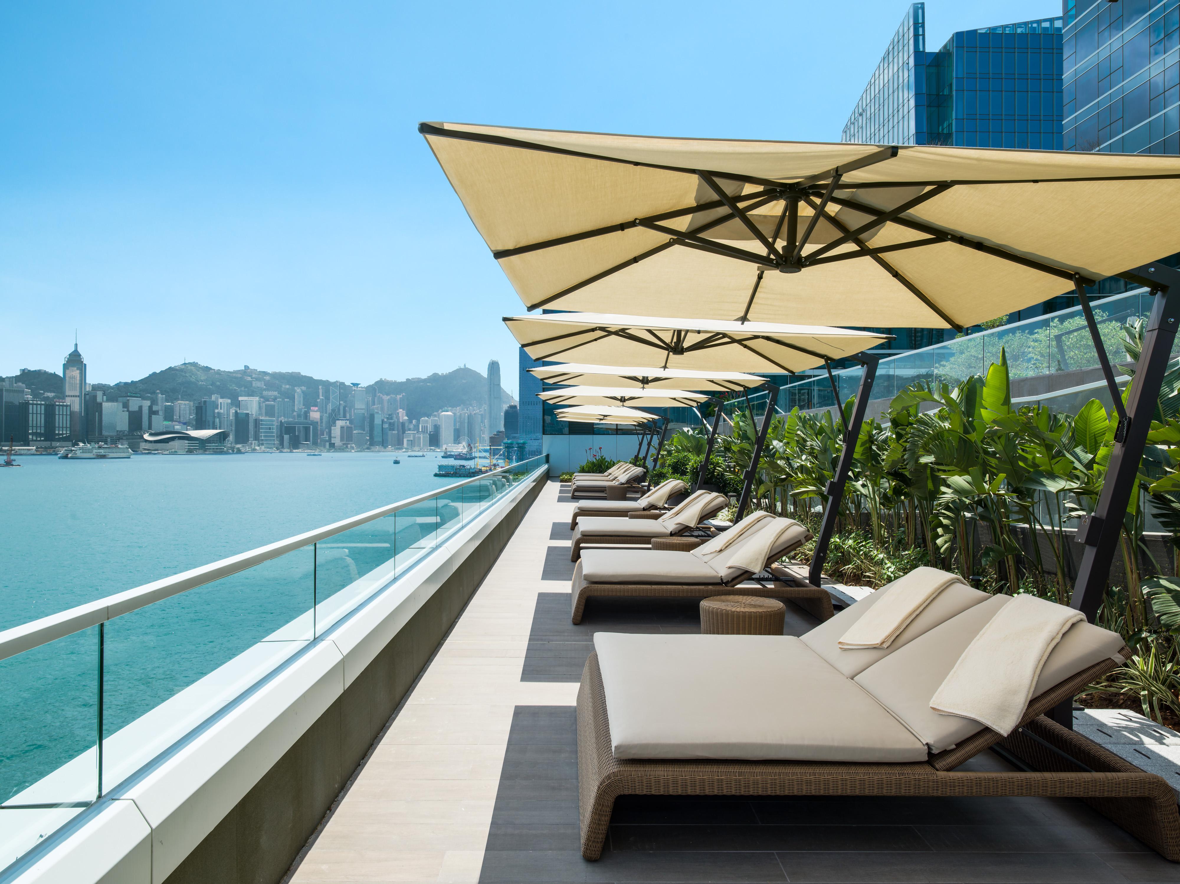 Kerry Hotel Hong Kong By Shangri-La Εξωτερικό φωτογραφία The outdoor pool at the hotel
